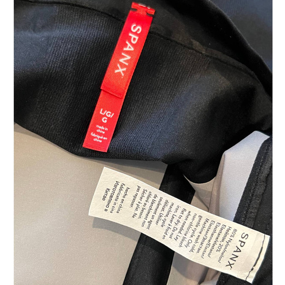 SPANX OnCore High Waist Mid-Thigh Shorts (L) - Picture 4 of 5